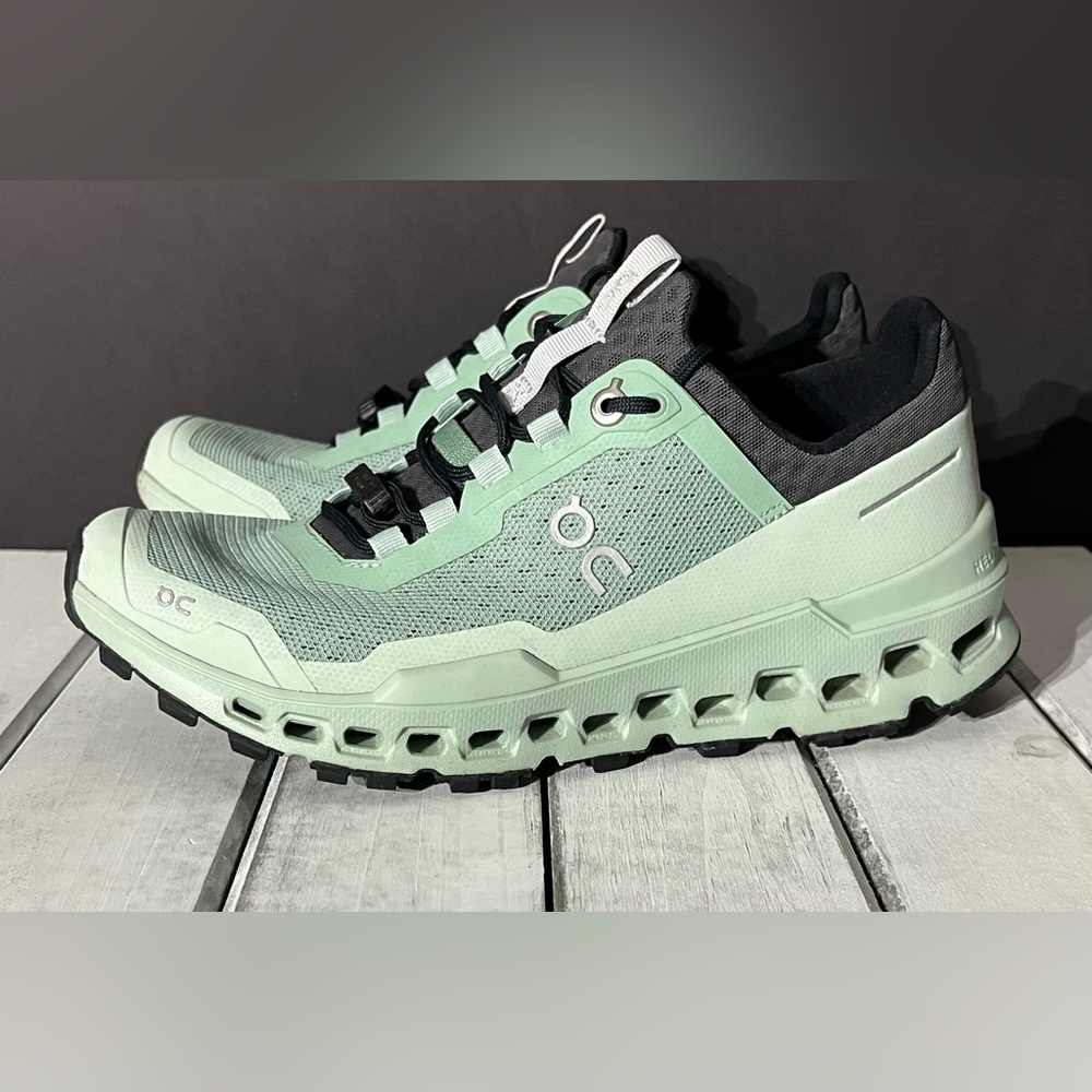 OnCloud Athletic Shoes in Mint and Black